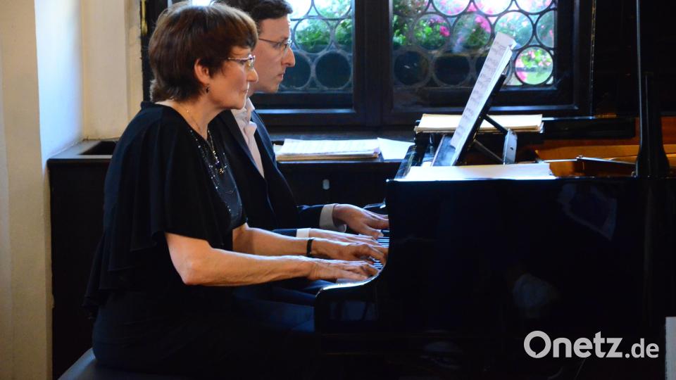 Drei Reger-Walzer im Alten Rathaus mit Jana Vokata und Forian Löw am Klavier. Bild: Kunz