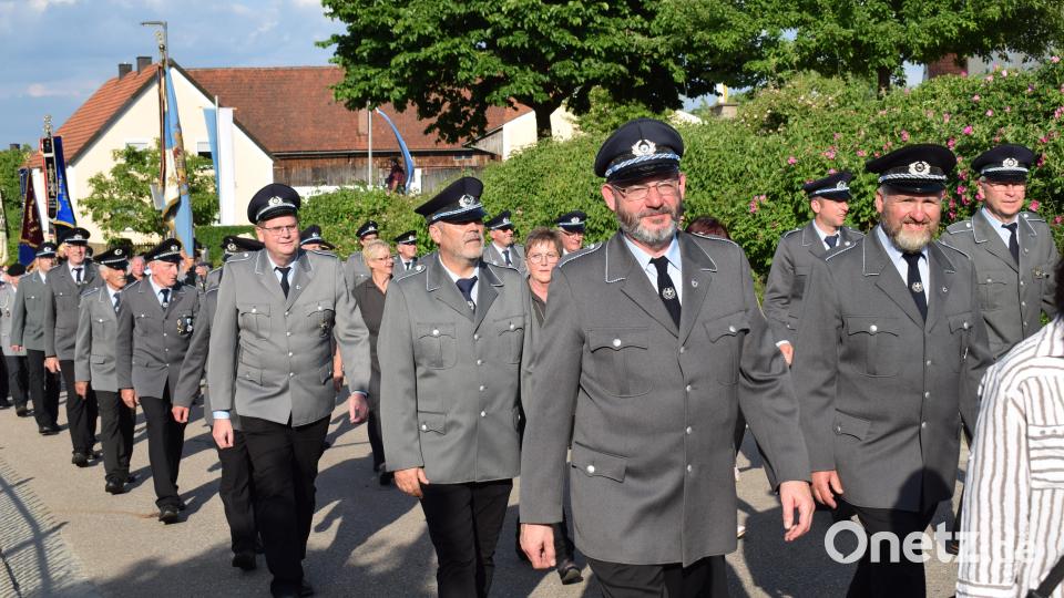Nahezu vollzählig marschierten die Mitglieder der SKK Saltendorf im Festzug mit. Bild: bnr