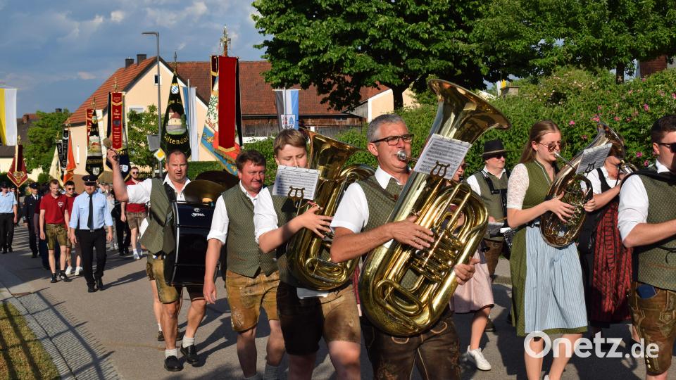 Die &quot;Naabtaler Musikanten&quot; gaben musikalisch den Ton an. Bild: bnr