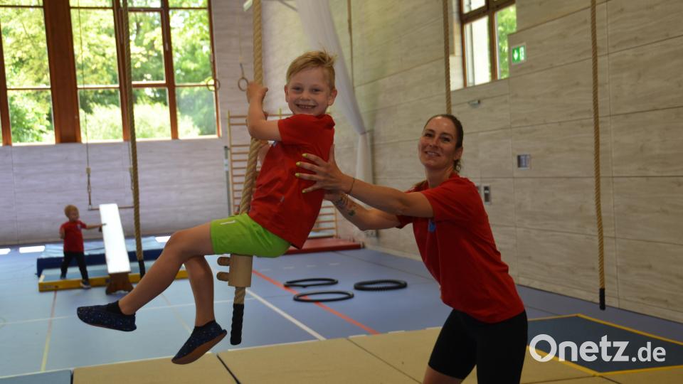Raphael Krahmer hat seinen Spaß mit seiner Mama Sabine. Bild: dob