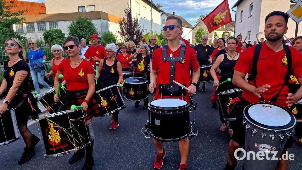 Die Trommeleinlagen mit den Jalapenos-Percussion war überraschend und laut. Bild: R. Kreuzer