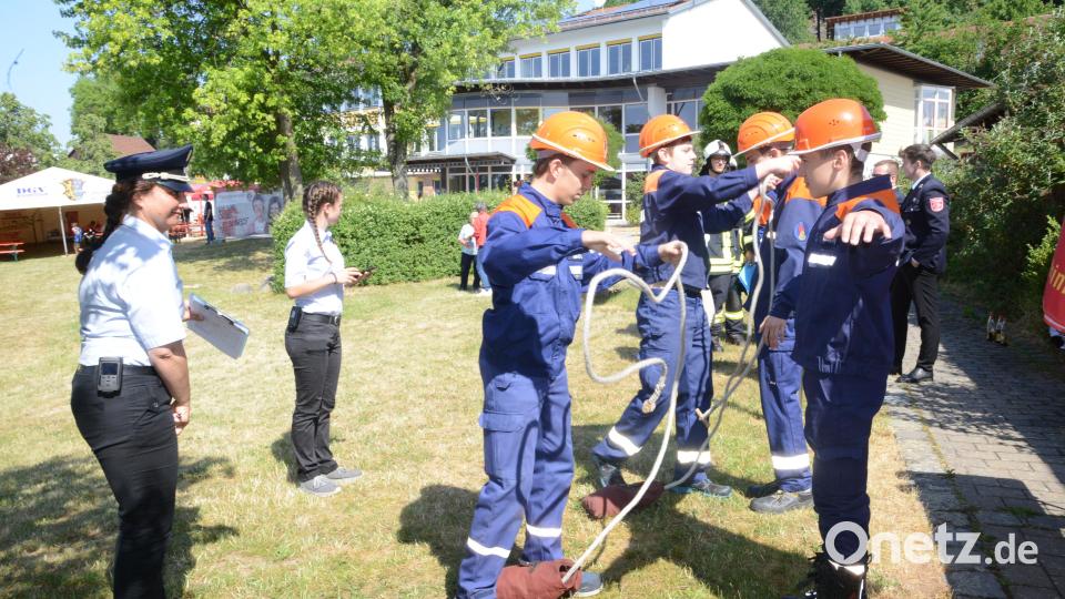 Der &quot;Brustbund&quot; - so hieß die Aufgabe vor der Brust ein Seil zu verknüpfen. Bild: bey