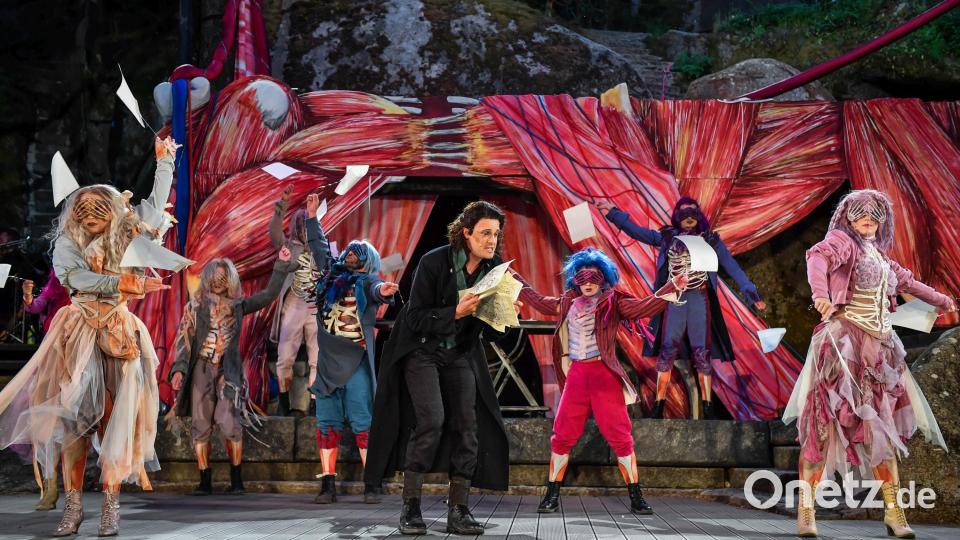 Die Uraufführung des Musicals &quot;Frankenstein&quot; sorgt für eine fulminante Eröffnung der Abendspielzeit der Luisenburg-Festspiele. Bild: Flo Miedl/Luisenburg-Festspiele