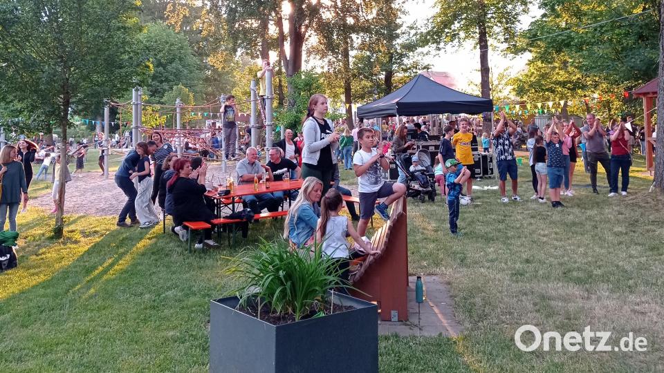Beste Stimmung herrschte beim Stadtparkfest in Waldershof. Bild: fpoz