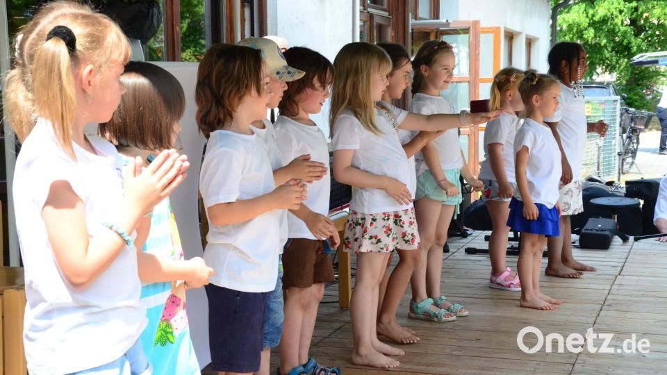 Beim Pfarr- und Kindergartenfest in St. Markus führen die Kinder das &quot;Spiel vom Fischfang mit Petrus&quot; auf. Bild: Kunz