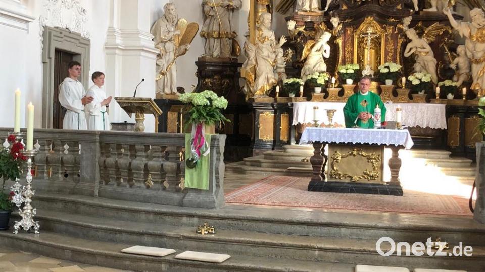Pfarrer und Professor Dr. Hans-Georg Gradl zelebrierte den Gottesdienst und mahnte Ziele fürs Leben an. Bild: rpp