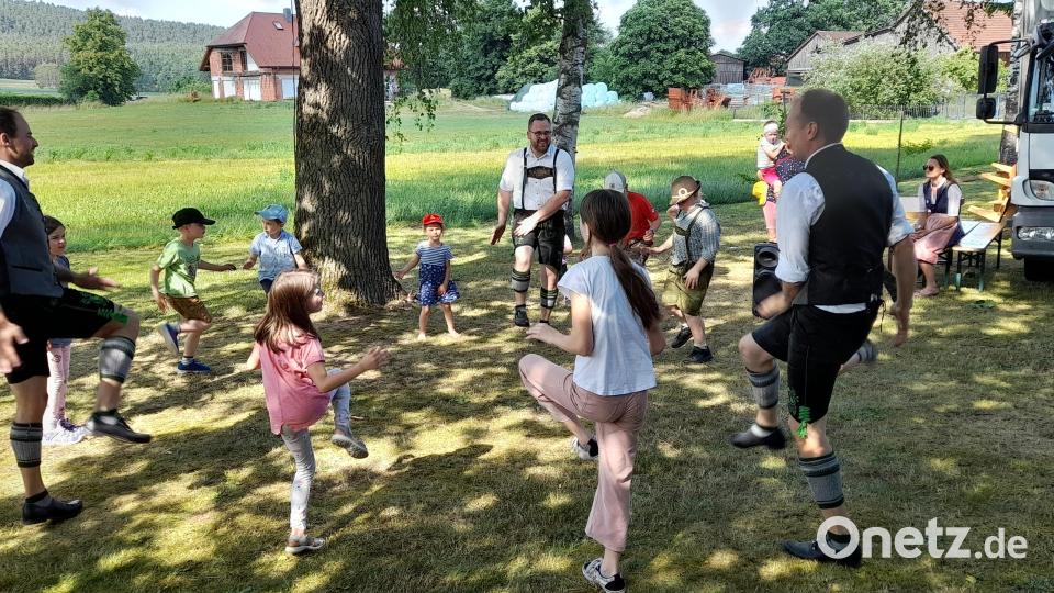 Viel Spaß hatten die Kinder beim Plattelworkshop. Auch das ein oder andere Talent wurde dabei entdeckt. Bild: myd