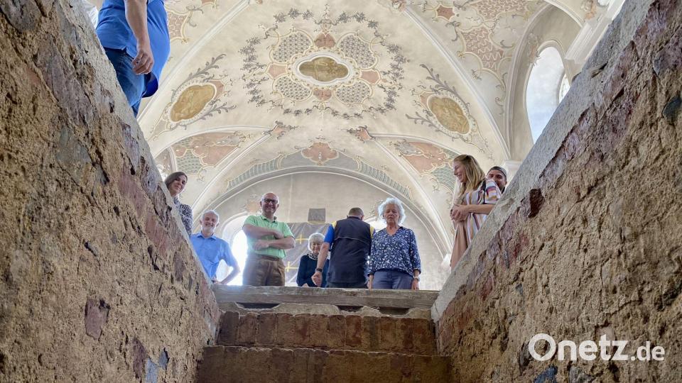 Blick aus der Gruft nach oben ins Kirchenschiff. Bild: gri