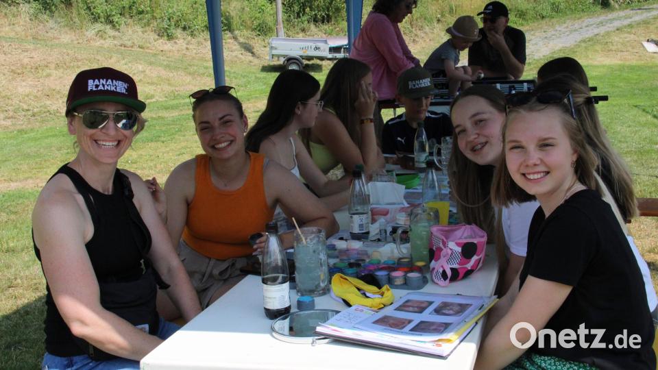 Jede Menge Action und Spießspaß wurde den jungen Kickern beim Fußballaktionstag auf dem Sportgelände der DJK Neustadt geboten. Bild: prh