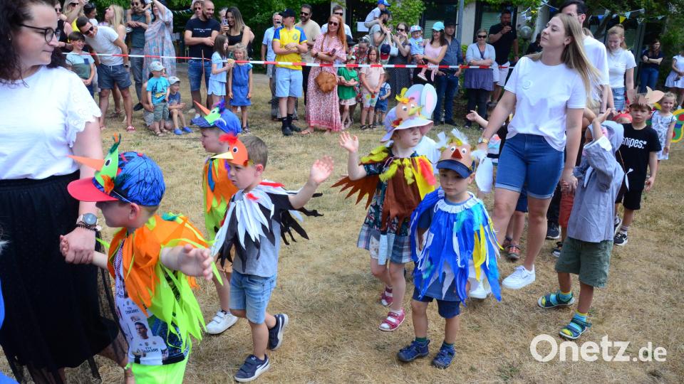 Kindergartenkinder führen &quot;Die Schöpfung&quot; auf. Bild: Kunz
