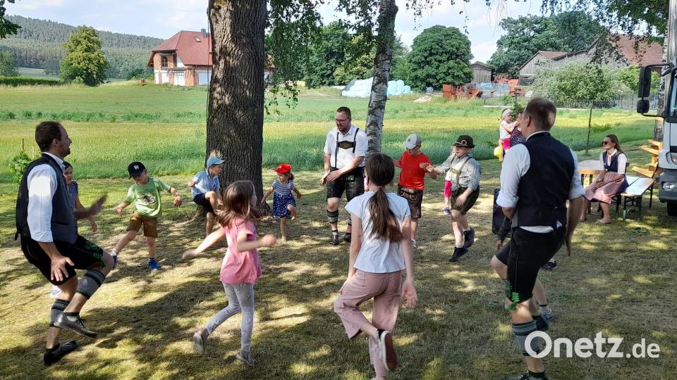 Viel Spaß hatten die Kinder beim Plattelworkshop. Auch das ein oder andere Talent wurde dabei entdeckt. Bild: myd