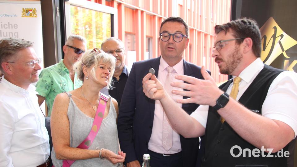 Heimatunternehmer und Zauberer Marco Knott in Aktion Bild: kro