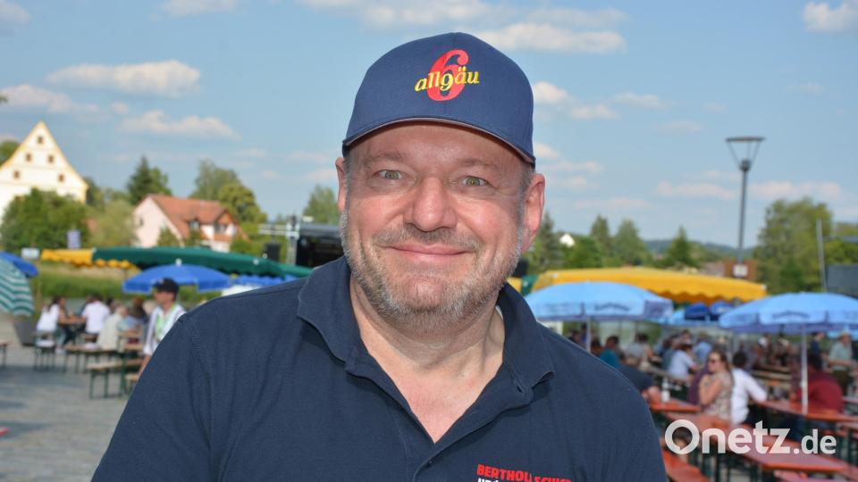 Berthold Schick ist der Gründer und Leiter der „Allgäu 6“. Seit 17 Jahren spielen die sieben Bläser jetzt zusammen. Bild: jr