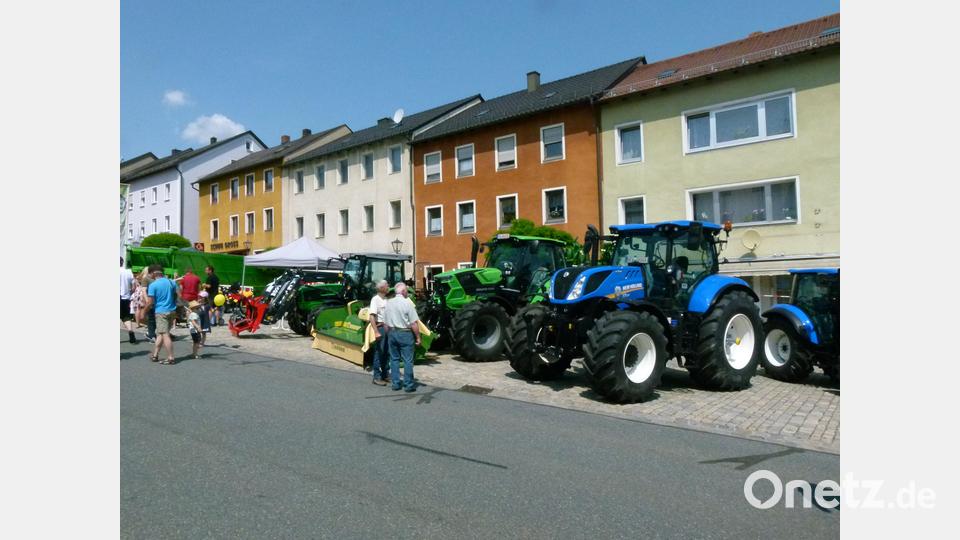 Landwirtschaftliche Technik dominierte am Marienplatz Bild: rn
