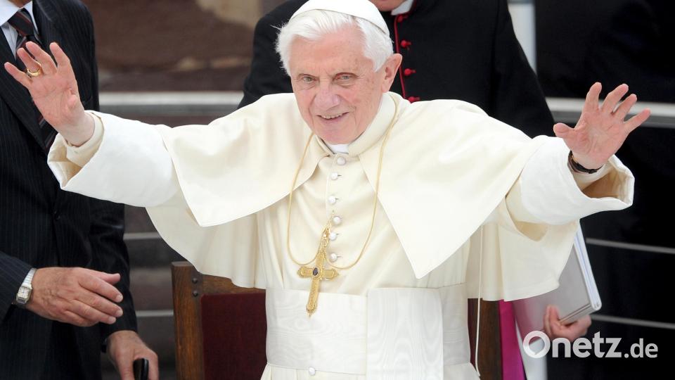 Das Brustkreuz des verstorbenen emeritierten Papstes Benedikt XVI. wurde entwendet. Archivbild: Uli Deck