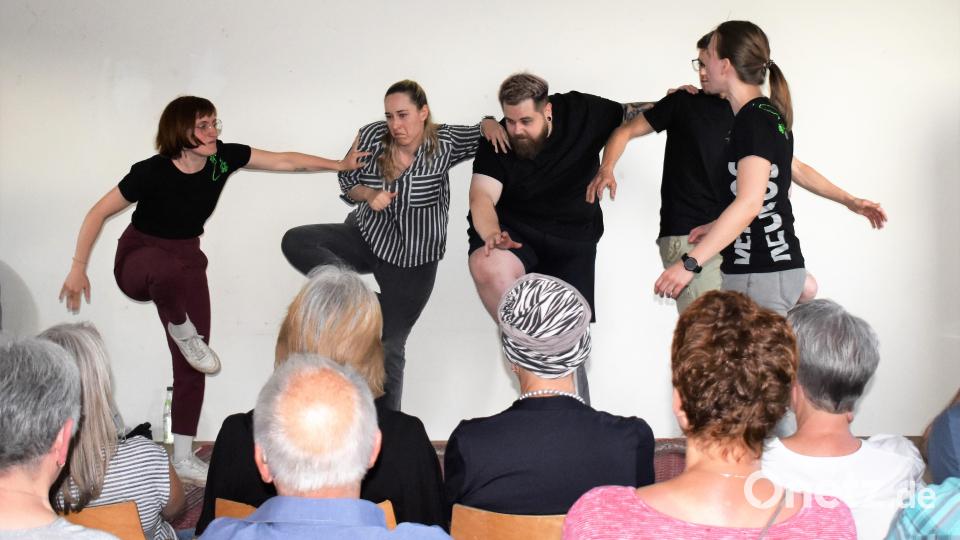 Die &quot;Keckos&quot; aus Nürnberg bringen einfallsreiches Impro-Theater ins Jugendheim Bild: rgr