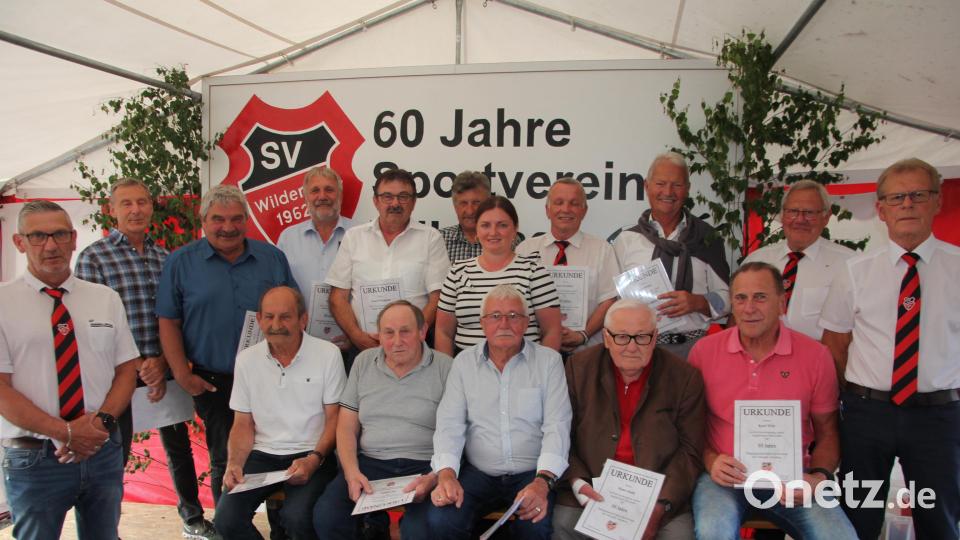 Seit fünf Jahrzehnten halten diese Mitglieder dem SV Wildenau die Treue, auch sie wurden geehrt. Bild: kro