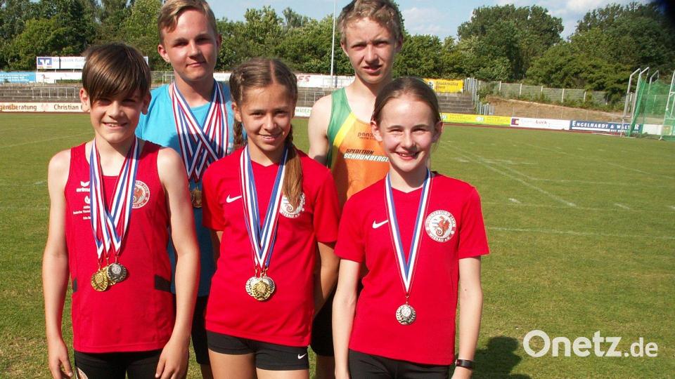 Die Oberpfalzmeister aus dem Landkreis Tirschenreuth: Hinten von links: Simon Risch (Kemnath) und Simon Riedl (Mitterteich, Vorne von links: Luis Karl Busch, Emma Scharf und Anna Haberkorn (alle Wiesau). Bild: TB Jahn Wiesau/exb