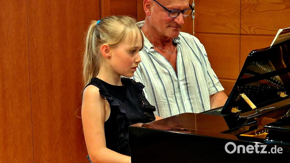 Am Klavier glänzt Evelyn Kulikaev mit zwei Vorträgen. Bild: R. Kreuzer