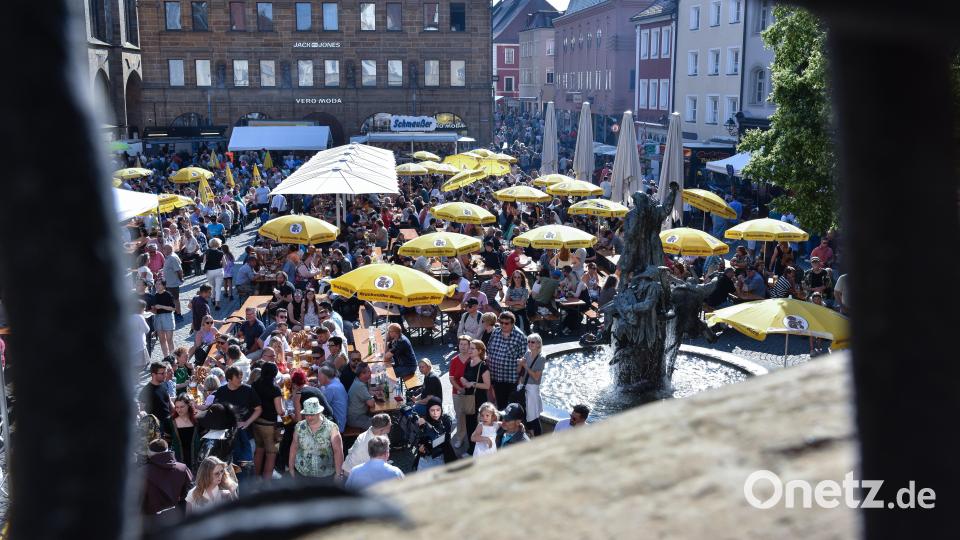 Der Marktplatz vom Rathaus aus. Bild: Stephan Huber