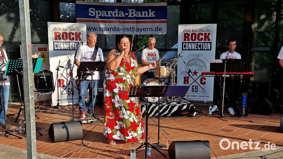 Ein Garant für Stimmung bei den Sommer-Serenaden in Weiden ist die Band ,,RockConnection&quot;. Bild: R. Kreuzer