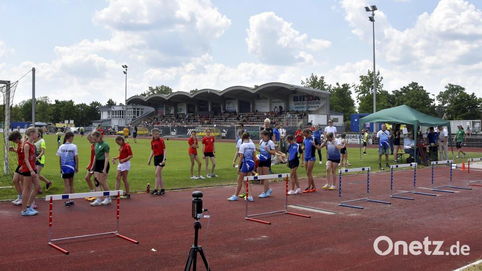 Das FC-Stadion war am Wochenende Schauplatz der Leichtathletik Oberpfalzmeisterschaften. Bild: Hubert Ziegler