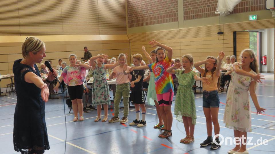 Viel Unterhaltung gab es beim Sommerfest für die Senioren der Stadt Windischeschenbach. Bild: adj