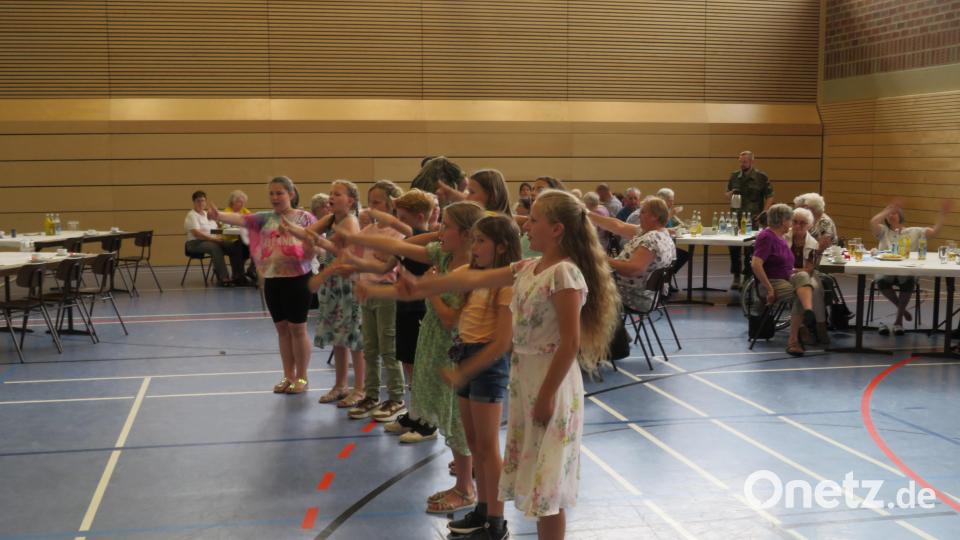 Viel Unterhaltung gab es beim Sommerfest für die Senioren der Stadt Windischeschenbach. Bild: adj