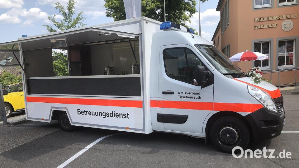 Das neue Fahrzeug für den Betreuungsdienst ähnelt einem Verkaufswagen, in dem Brotzeiten, Kaffee und Getränke bereitgehalten werden. Bild: wro