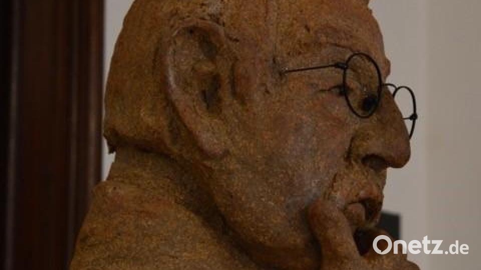 Günter Grass in einer Keramikarbeit von Thomas Heimbucher. Bild: Gruppe 81/exb