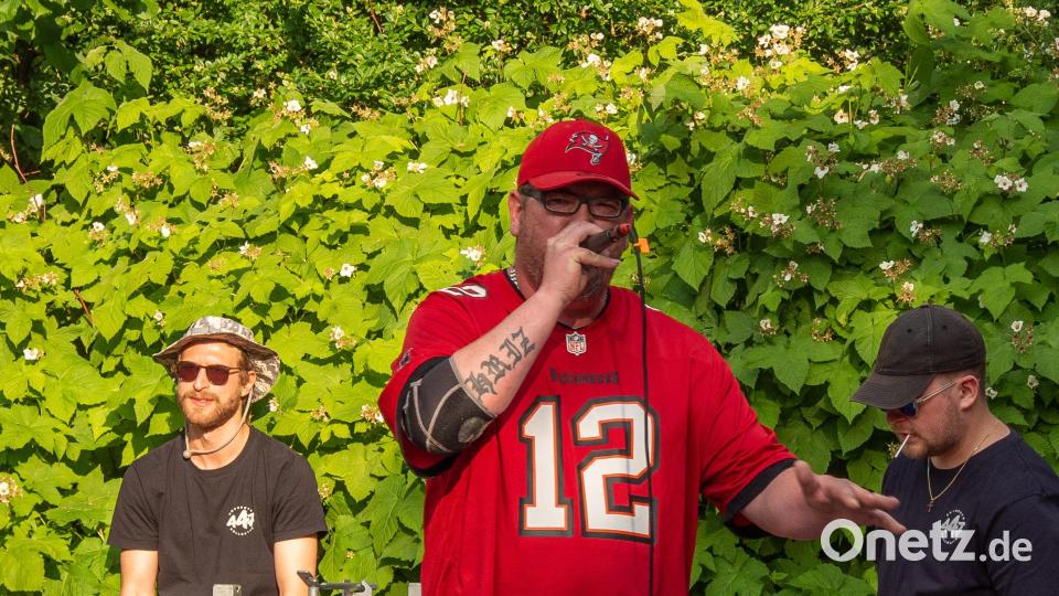 &quot;Chriz&quot; aus Weiden bei seinem Auftritt. Der 41-Jährige ist Mitbegründer des Labels MP-Records aus Weiden. Bild: lum
