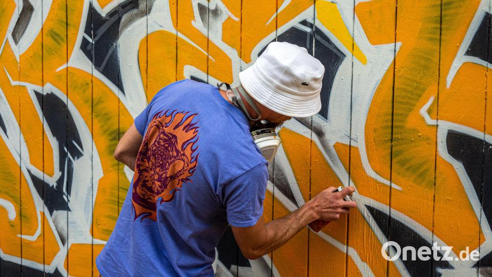 &quot;Wolle&quot; aka &quot;Bokeh&quot; aus Bayreuth beim Sprayen. Bild: lum