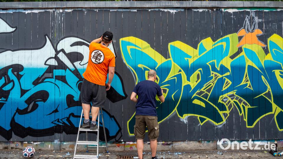 Den ganzen Tag über konnte man die Sprayer bei ihrer Arbeit beobachten. Bild: lum