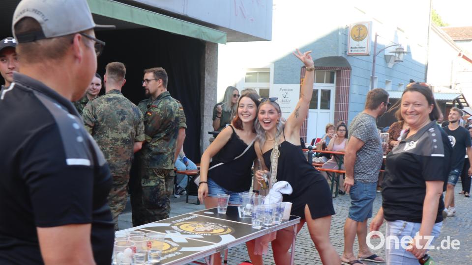 Bei der Narrhalla gab es 2022 Cocktails und einen Bier-Pong-Tisch. Archivbild: wrm