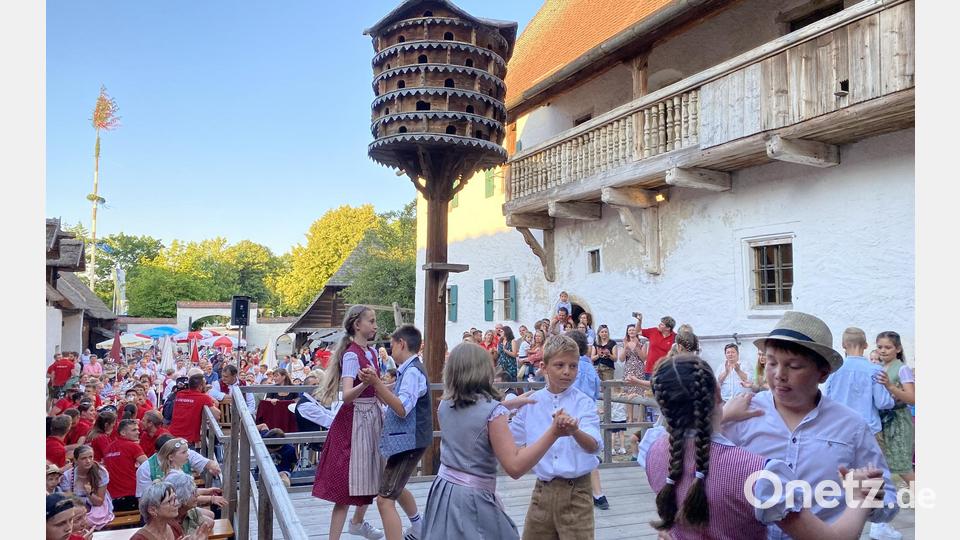 Die Jugend bittet zum Tanz! Bild: aub