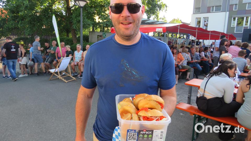 Impressionen vom Fest rund ums Altenstädter Rathaus. Bild: adj