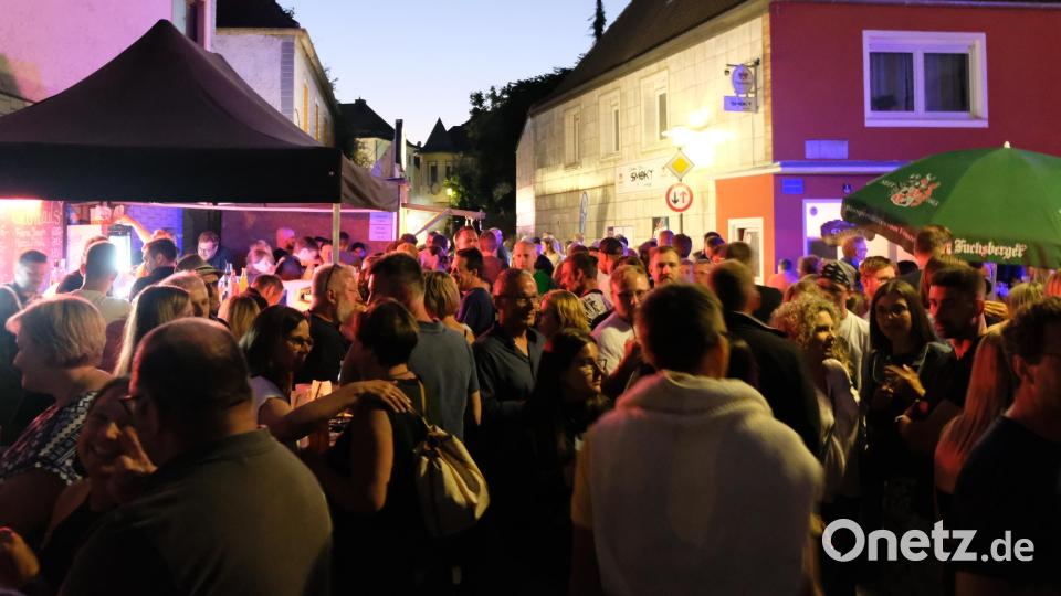 Stets stark umkämpft: Die Plätze an der Cocktailbar bei Oischnak. Bild: mab