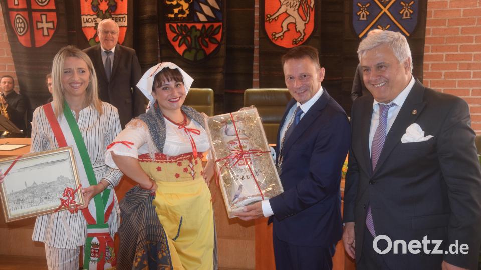 Geschenkeaustausch hin und zurück Bild: fz