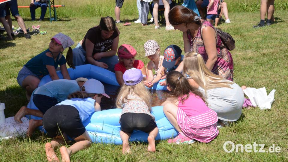 Auf Schatzsuche begeben sich Kinder beim Unterhaltungsprogramm am Samstagnachmittag. Bild: bey