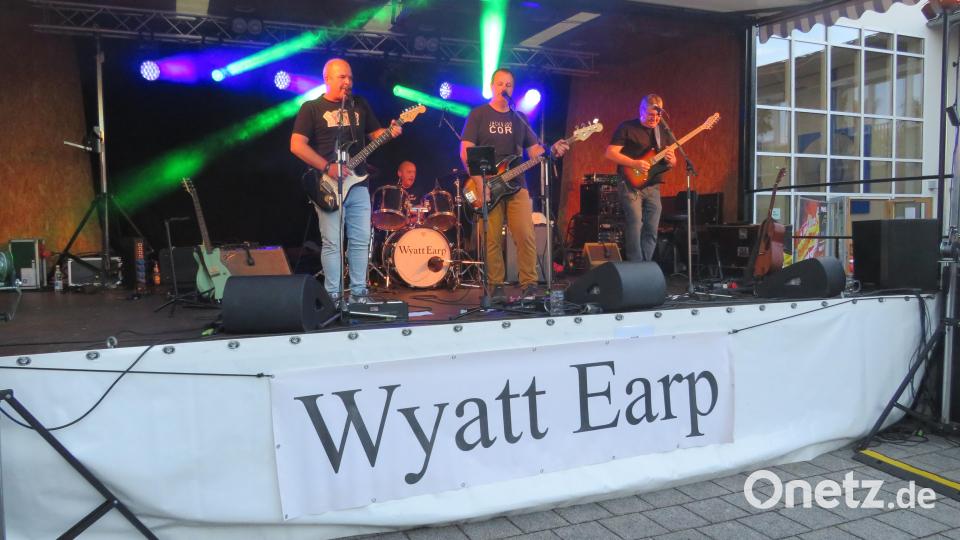 Impressionen vom Fest rund ums Altenstädter Rathaus. Bild: adj