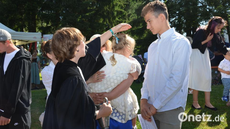 Nicht immer war dem Täufling geheuer, was da passiert. Bild: dob