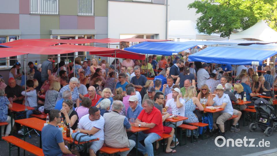 Impressionen vom Fest rund ums Altenstädter Rathaus. Bild: adj