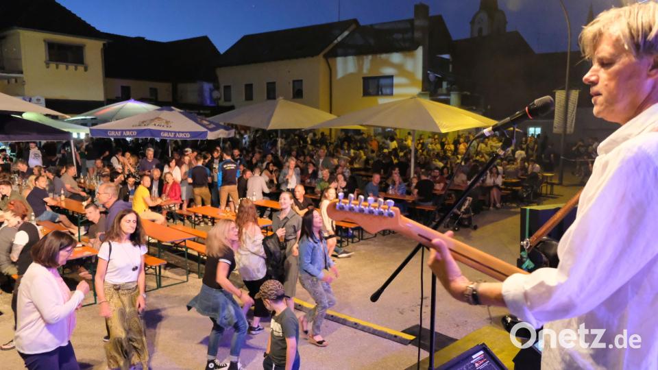 Eine starke Band, die &quot;Cheese Balls&quot;: Sie hatten entsprechendem Zuspruch bei den Motorrad-Freunden und ihren Gästen. Bild: mab