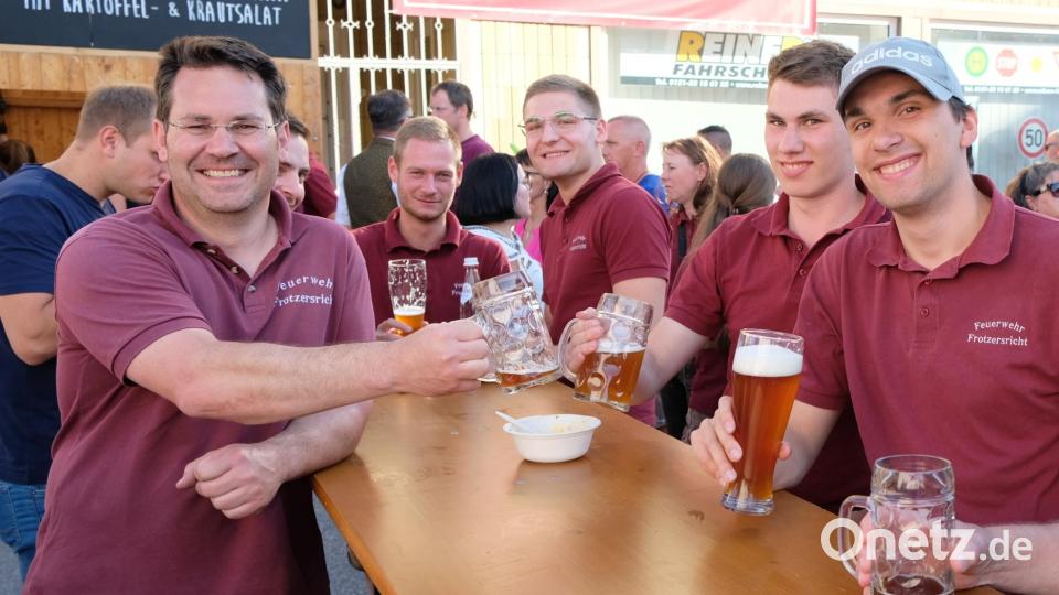 Die Frotzersichter Feuerwehr hält auch beim &quot;Schnellinger-Zoigl&quot; zusammen. Bild: mab