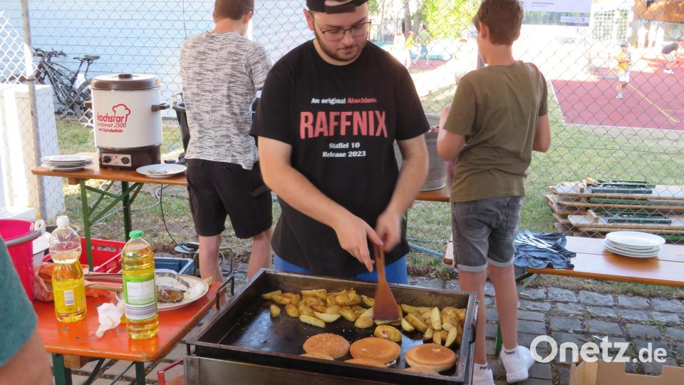 Impressionen vom Fest rund ums Altenstädter Rathaus. Bild: adj