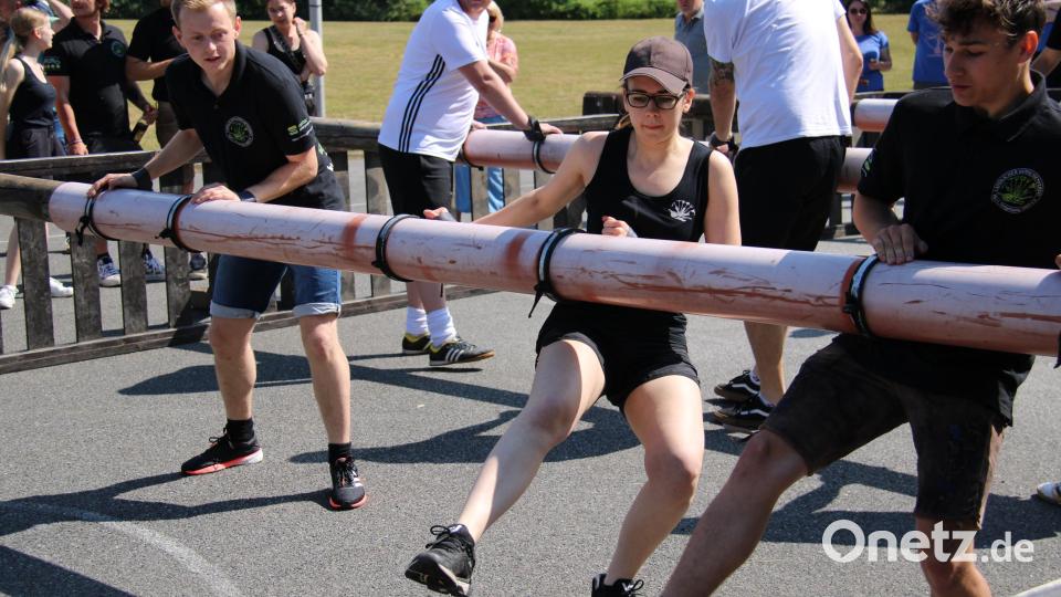 Das Lebendkickerturnier der Waldnaablöwen war für Kicker und Zuschauer ein Heidenspaß. Bild: prh
