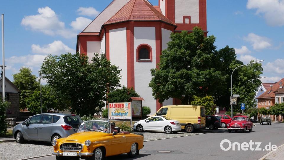 Nach zwei Oldtimern folgte auch ein Jeep. Bild: gz