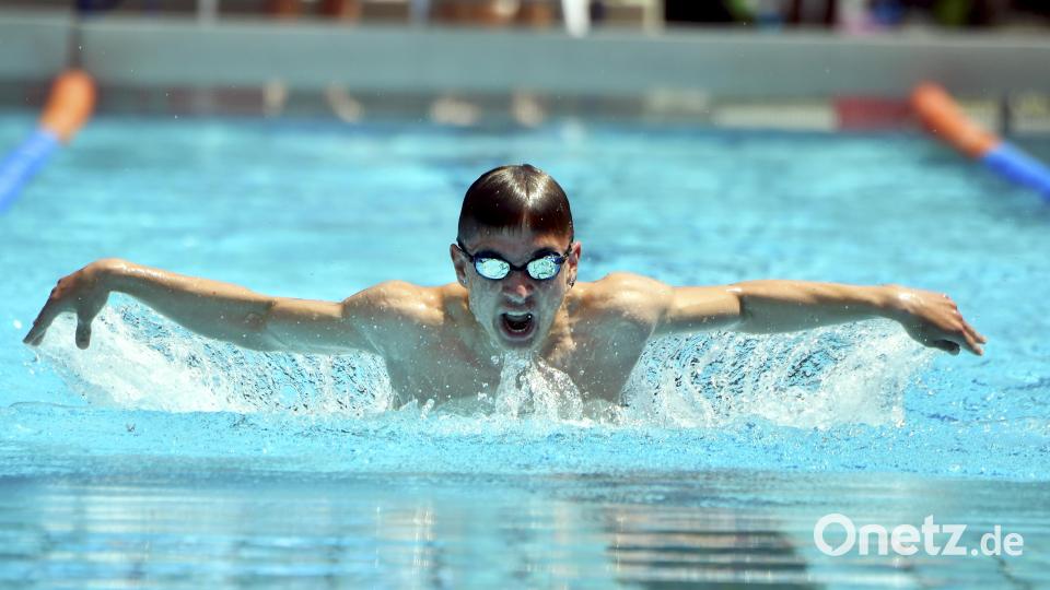 Manuel Meier vom TV Sulzbach-Rosenberg beim Wettbewerb über 50 m Schmetterling. Bild: Hubert Ziegler