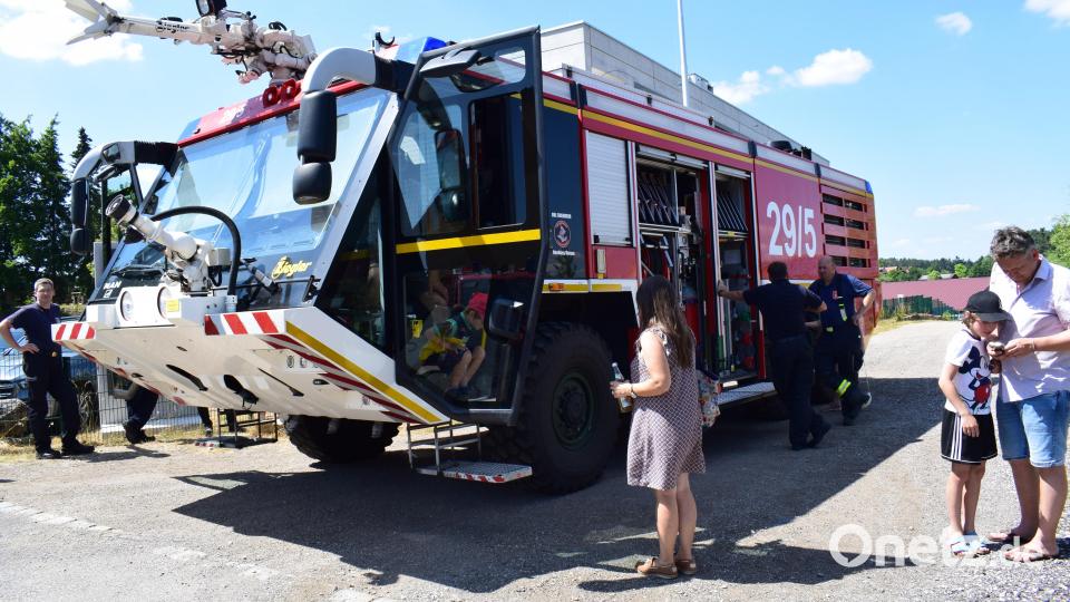 Dieser Einsatzwagen wird für Brandbekämpfung bei Flughäfen eingesetzt Bild: oe