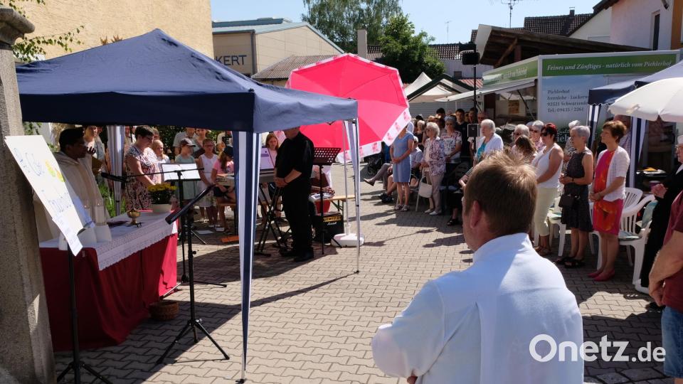 Im Eckerthof wurde zur gleichen Zeit wie bei den Motorradlern, ein katholischer Gottesdienst abgehalten. Bild: mab